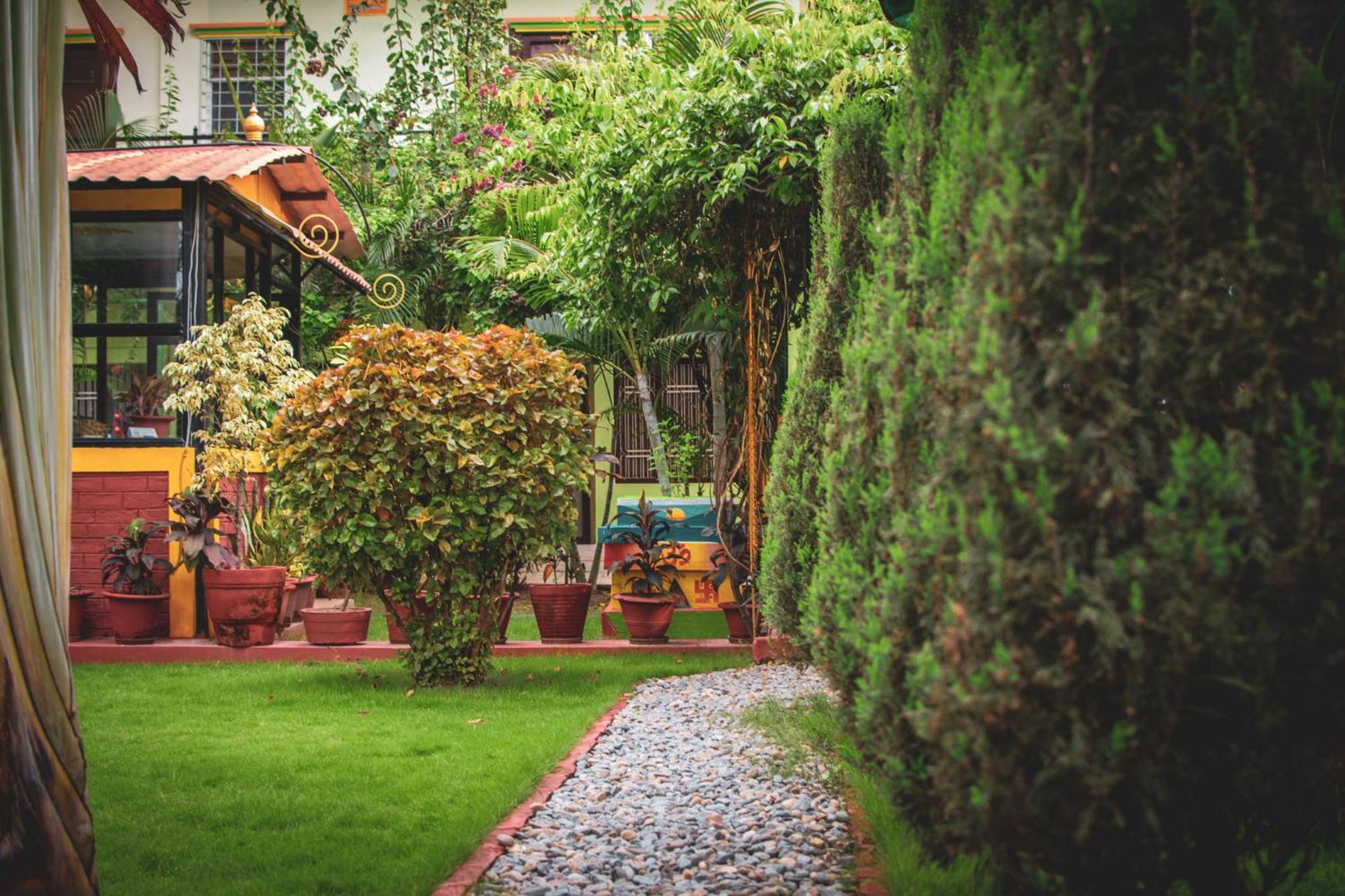 Galaxy Guest House Bhairāhawā Extérieur photo