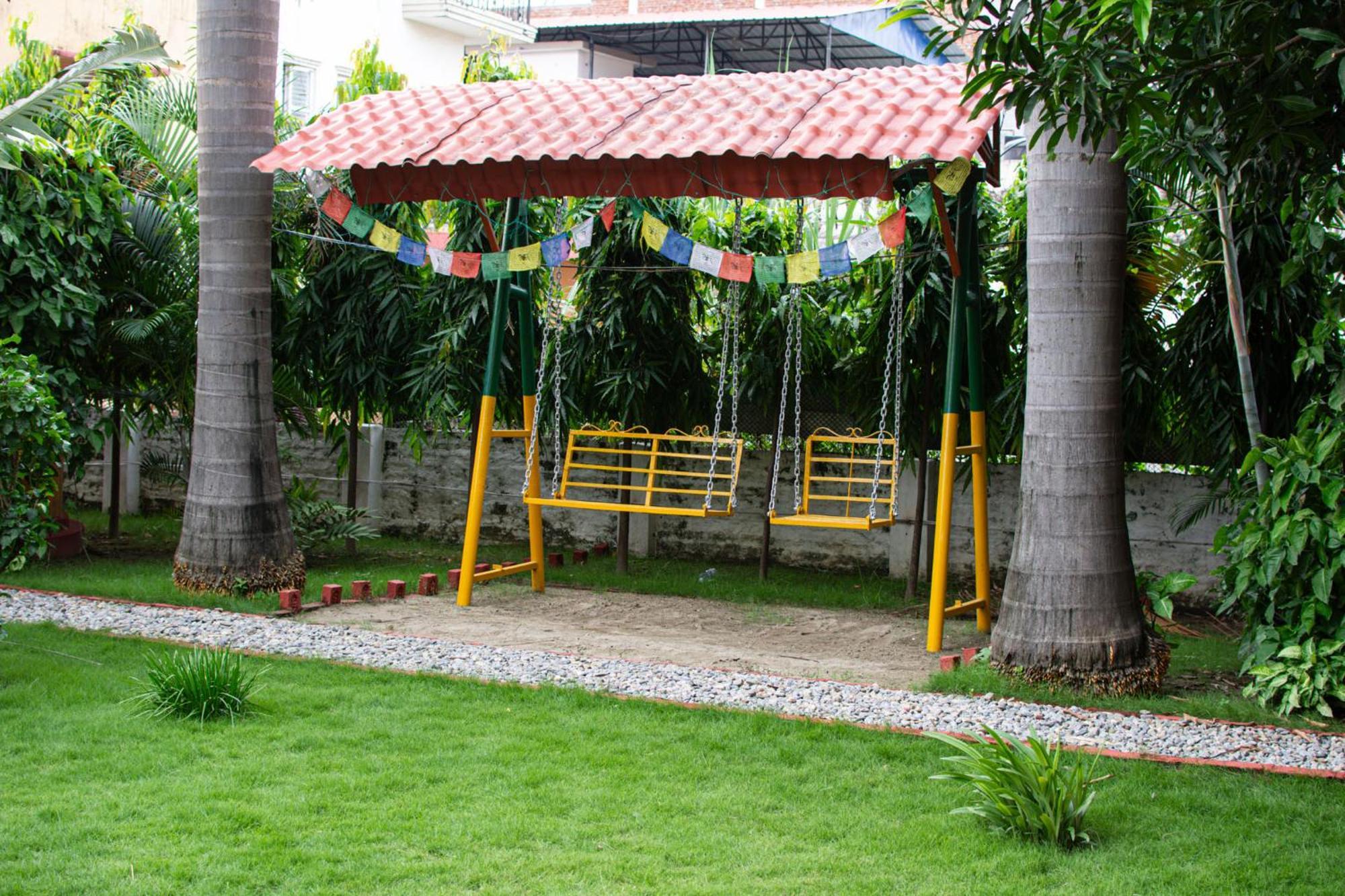 Galaxy Guest House Bhairāhawā Extérieur photo