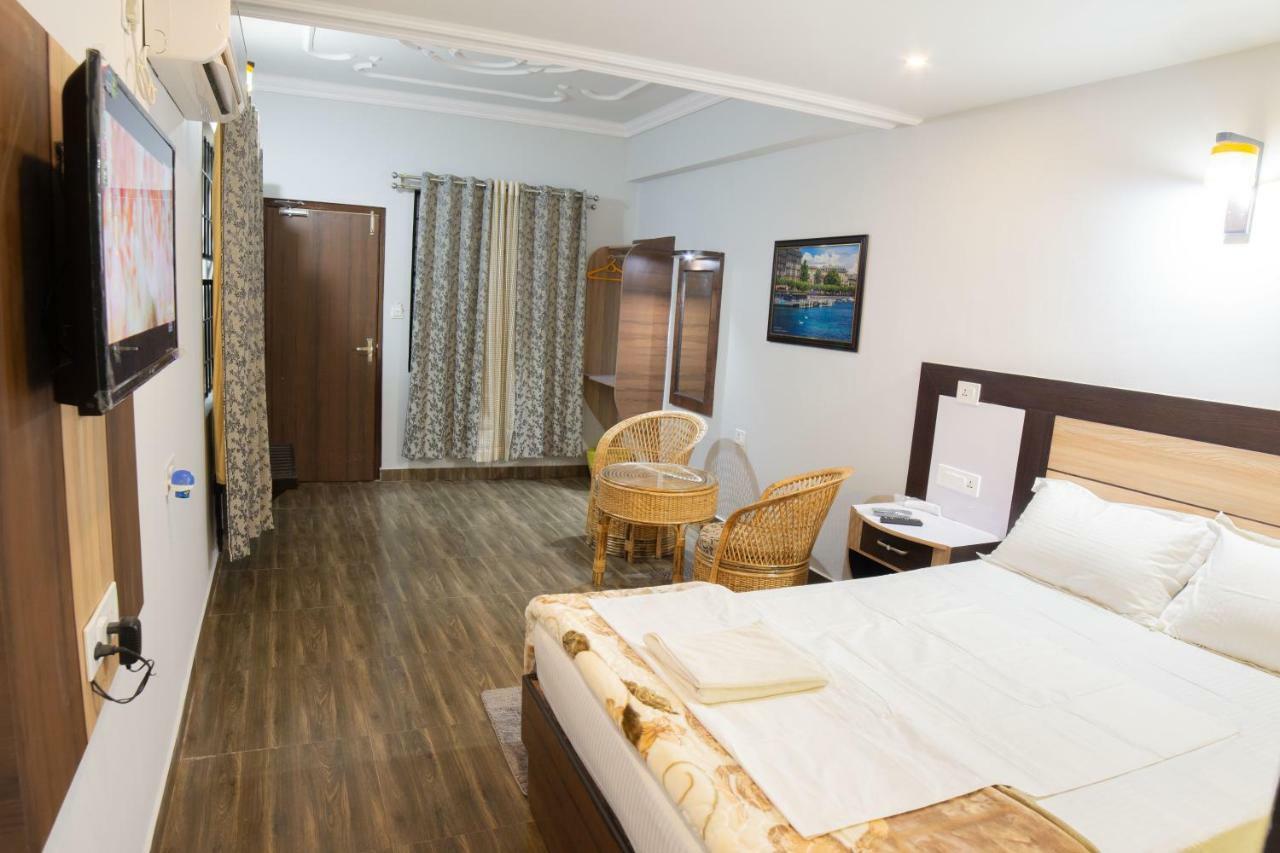 Galaxy Guest House Bhairāhawā Extérieur photo
